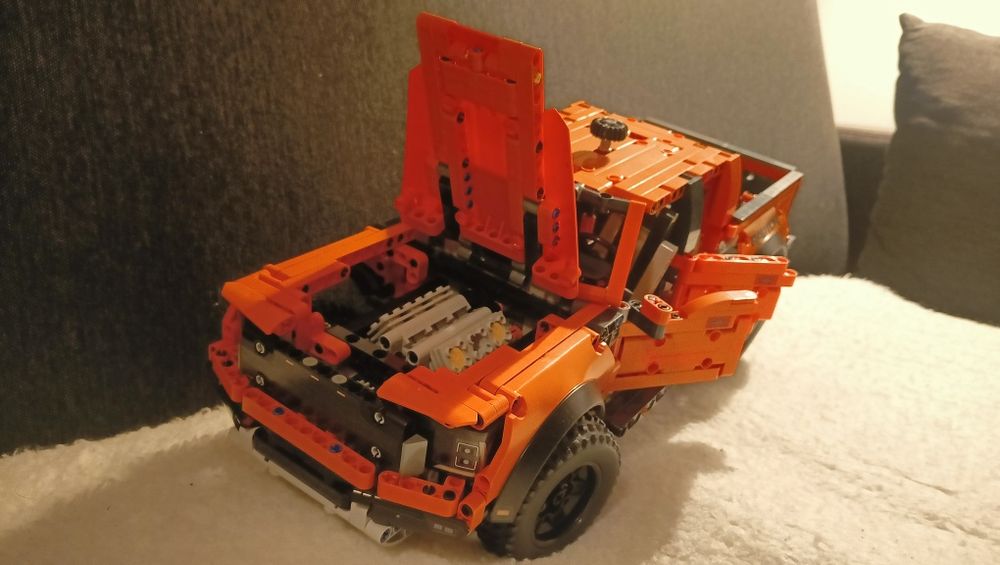 Ford Raptor de construit - tip Lego (copie dupa Lego) 1380+ piese