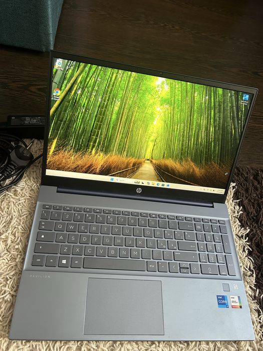 Vand laptop HP model 15-eg0057nl Intel®Core™i7-1165G7 16GB RAM 1TB SSD [poze reale