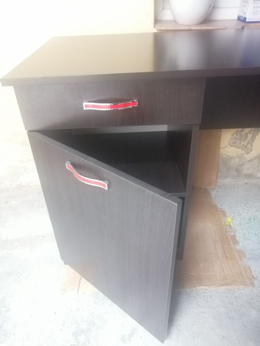 Birou studiu si calculator- culoare Negru