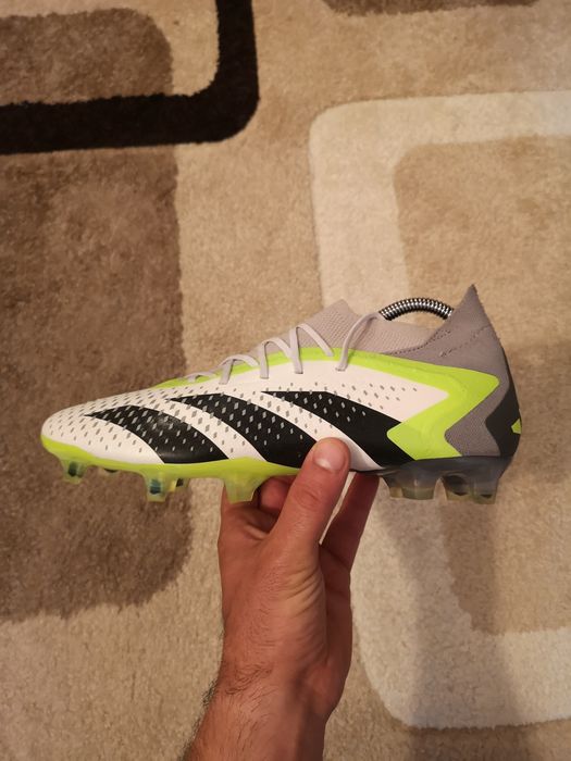 Vând ghete de fotbal profesionale adidas predator accuracy 1