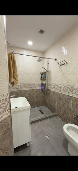 Uchastka sotiladi 1,5 sotix. 5 xonali. Toshkent tumani.  Kirov.