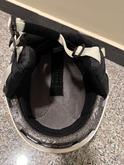 Продавам ски каска