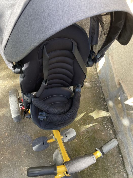 Триколка със сенник и въртяща се седалка