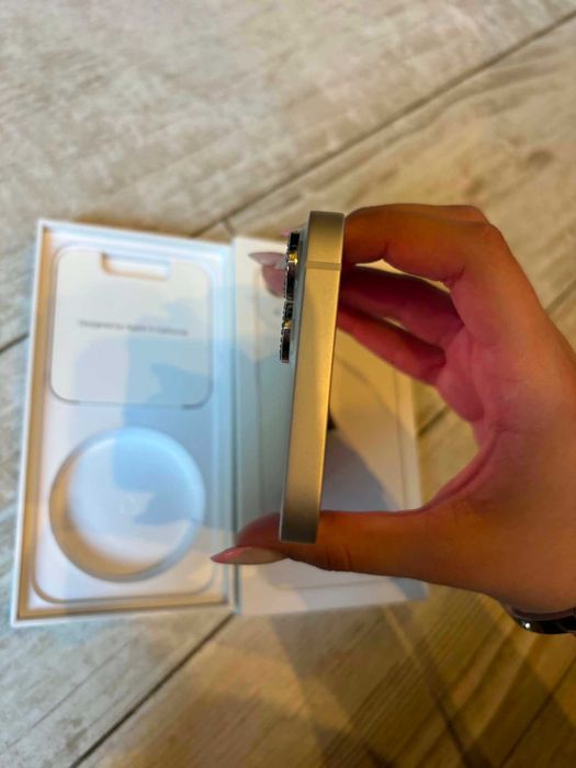 iPhone 13 + 5 калъфа Перфектен !!!!