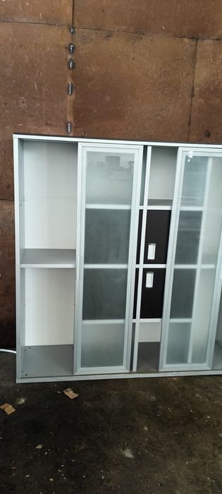 Шкафчик в хорошем состоянии.