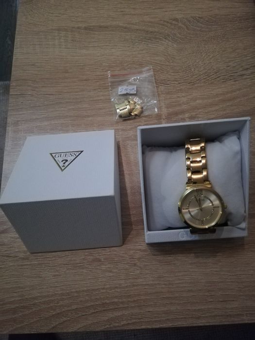 часовник Guess метална верижка