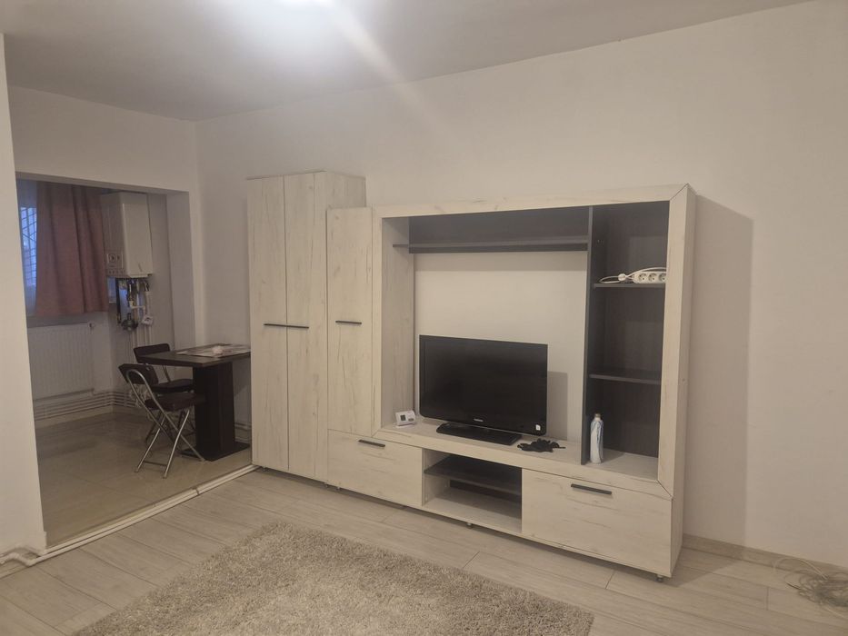 Închiriez garsoniera