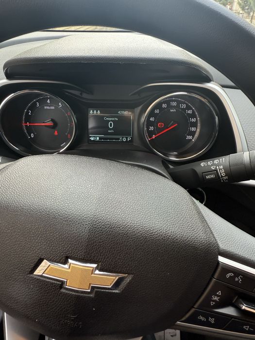 Трекер 2 LTZ oq rang 2022 yil 43000 probeg kraska toza