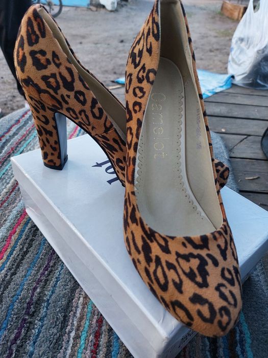 Продам туфли и босоножки