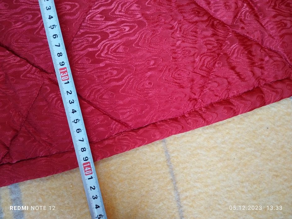 Продавам чисто нова,зимна,двулицева,капитонирана завивка.