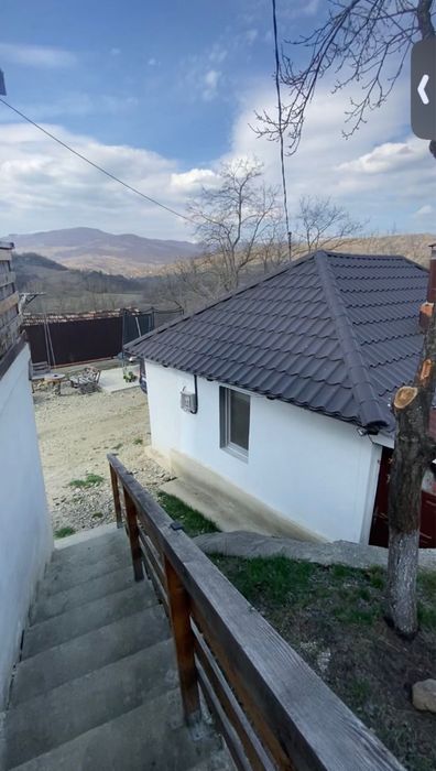 Casă în com. Cozieni,satul Trestia,stiuată la 160 m de stradă.