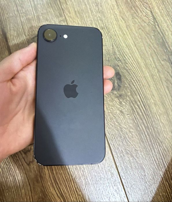 Iphone 17E        .