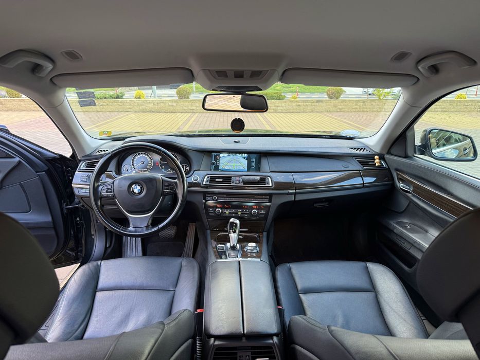 BMW Seria 7 F01 2011 730d