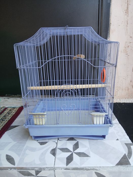 Продам две клетки для  попугаев