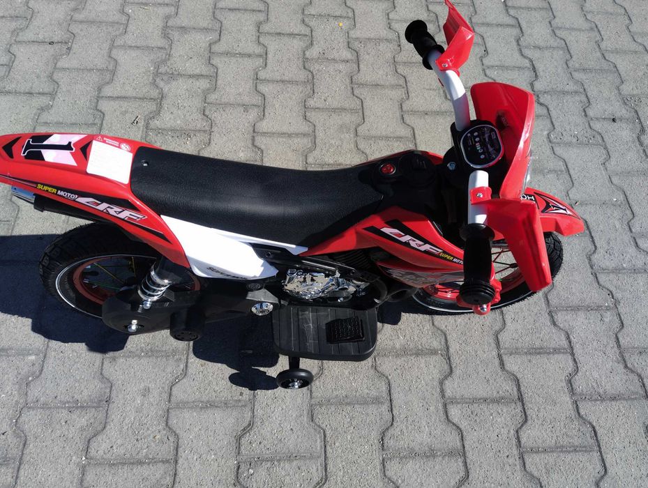 Акумулаторен мотор с помпещи гуми SUPER MOTO червен