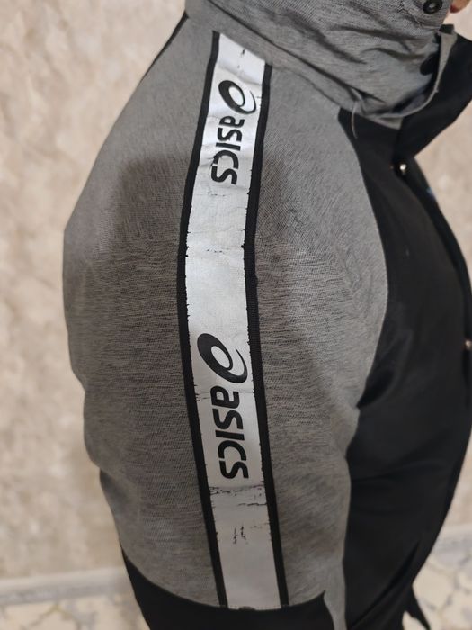 Зимняя , очень теплая куртка Asics