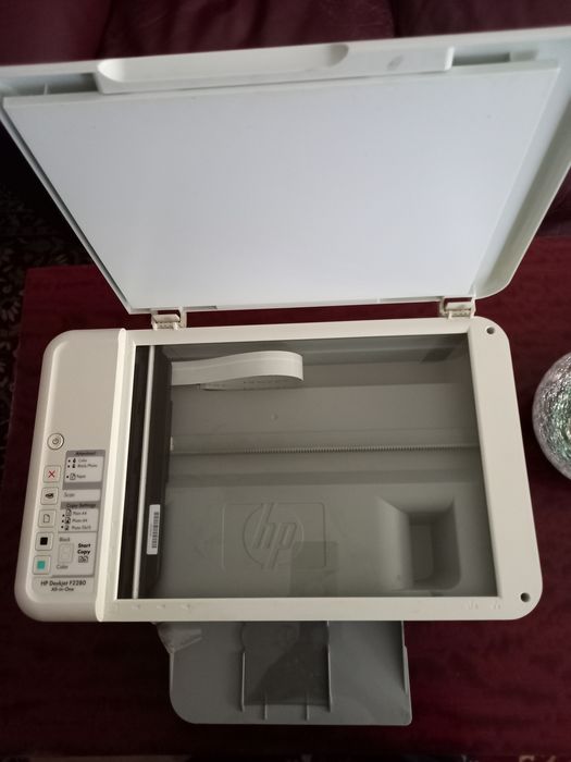 Imprimanta  color deskject HP F2280 cu scaner