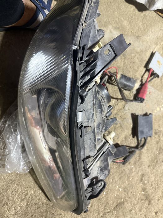 Продаётя    Опел омега b фара