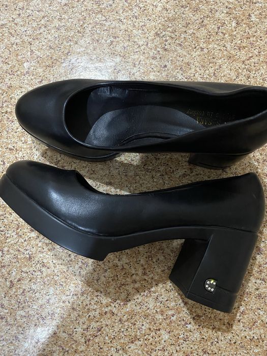 Кожаные  туфли  продам  срочно ,