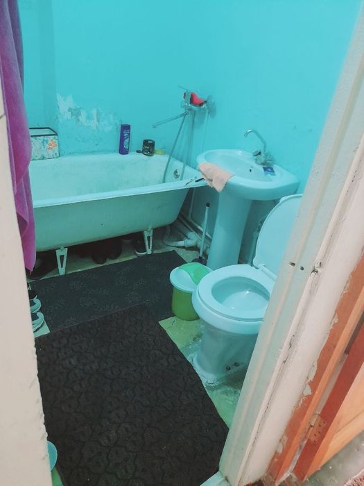 1 хоналик Уй сотилади Икки хона килингган