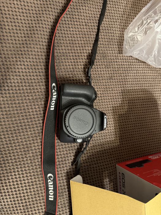 Canon 200 D DSLR