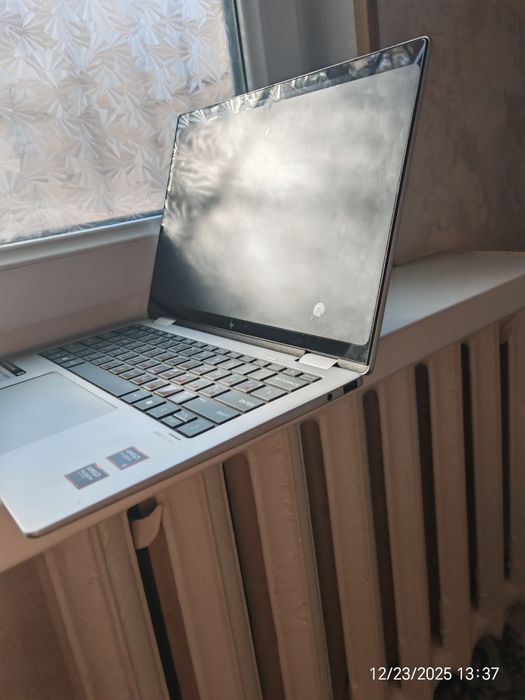 Продаётся почти что в новом состоянии HP Envy 360
