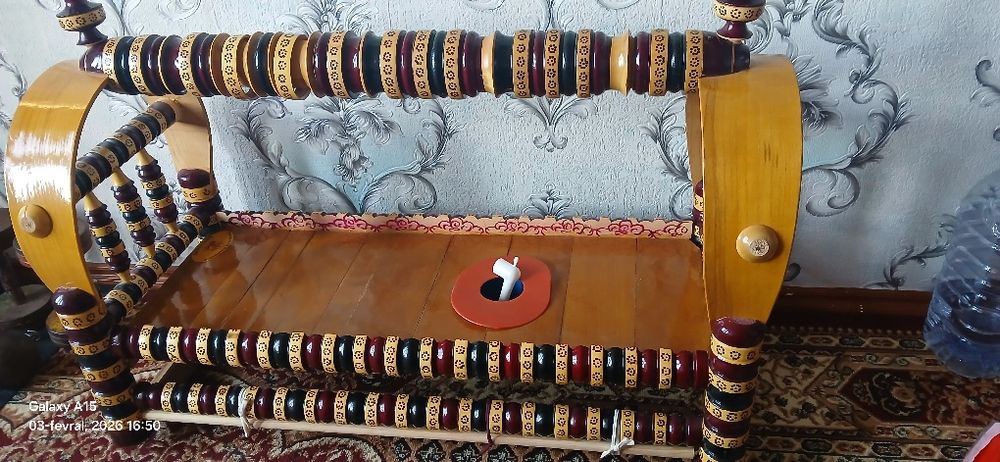 Beshik sotiladi yengi narsalari yo'q faqat quruq beshikni o'zii