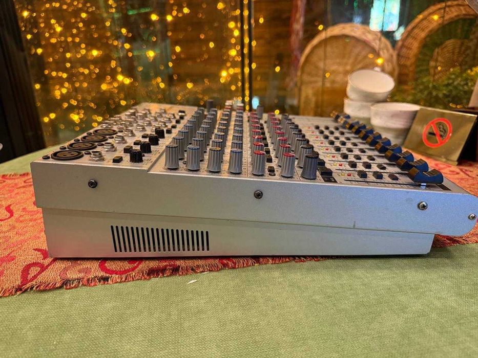 Микшерный пуль (микшер) Behringer UB1622FX-PRO