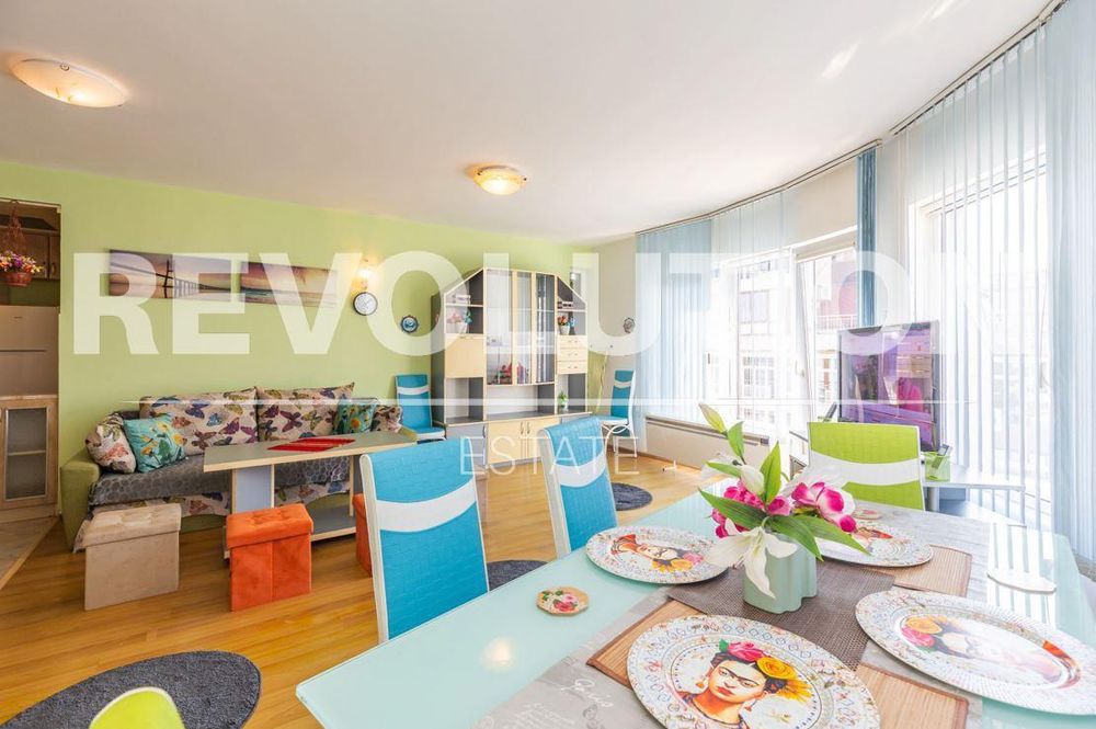 Четиристаен апартамент в района на Общината!