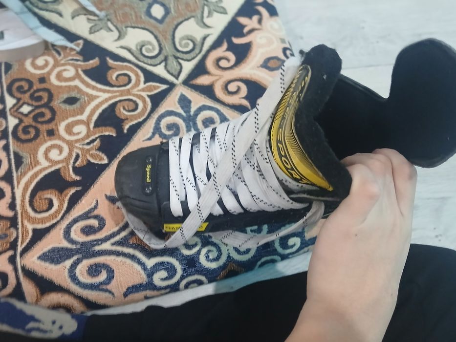 Хоккейные коньки