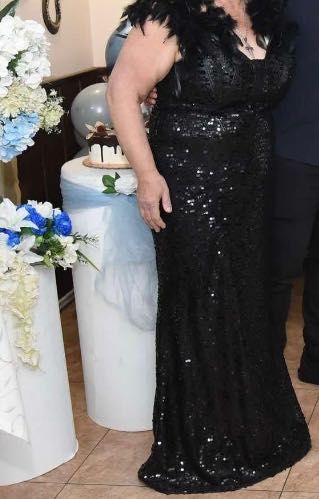 Официална рокля с пайети и пера