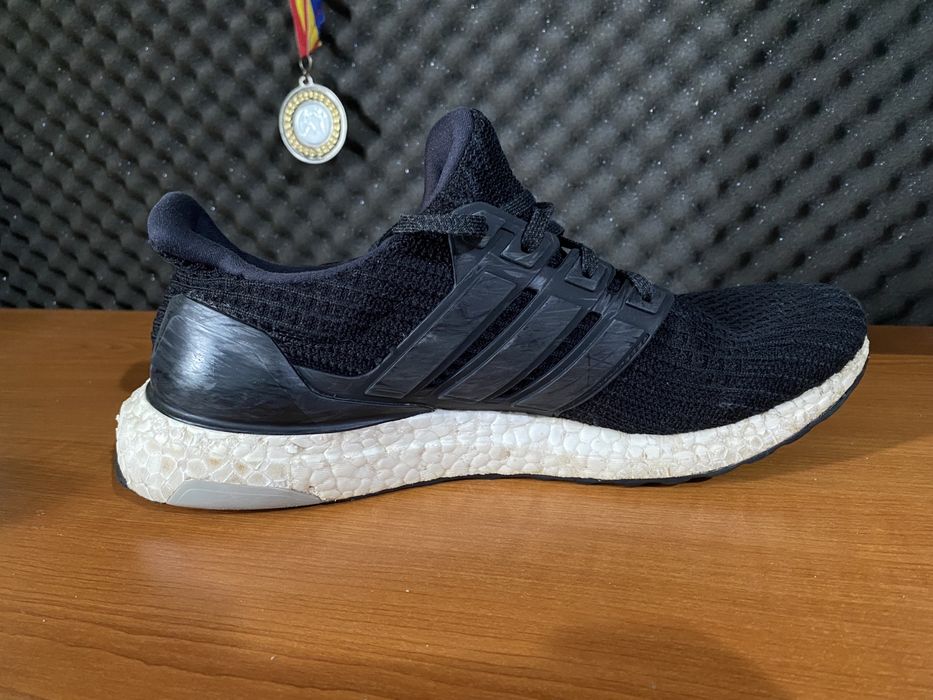 Adidasi adidas de alergare sau sport 42