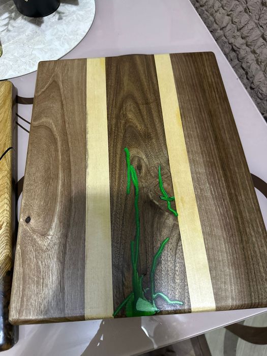 Tocătoare din lemn masiv(nuc) cu rășină epoxidică