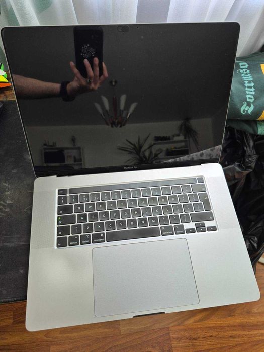 MacBook Pro 16 inch 2019 i7 6-Core 32GB RAM 500GB - Impecabil