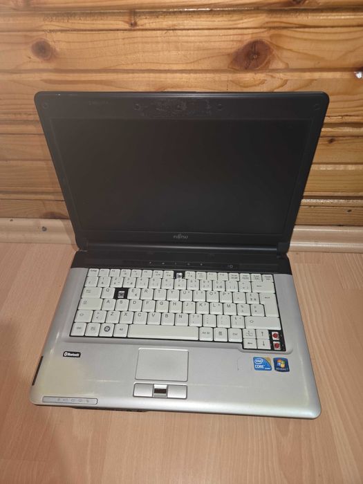 laptop incomplet Compaq Presario V6500 - pentru piese -