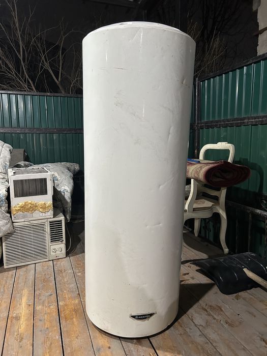 Аристон ( в хорошем состоянии)