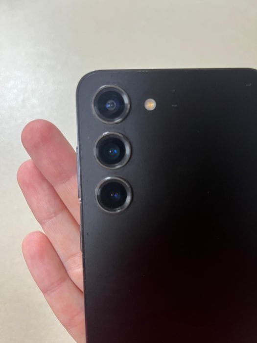Samsung Galaxy S23 – stare foarte bună, cutie și accesorii