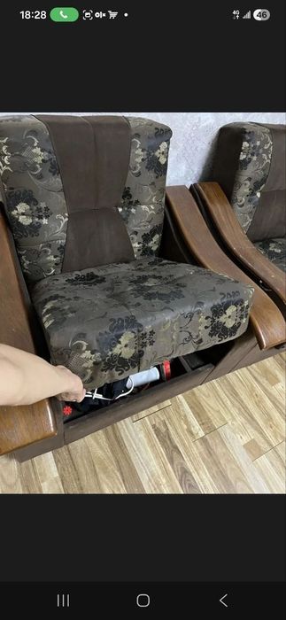 Диван ва 2 дона кресло сотилади. Холати яхши сакланган чет элники.
