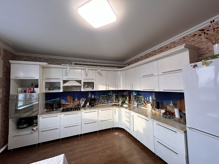 Продам кухню угловую.