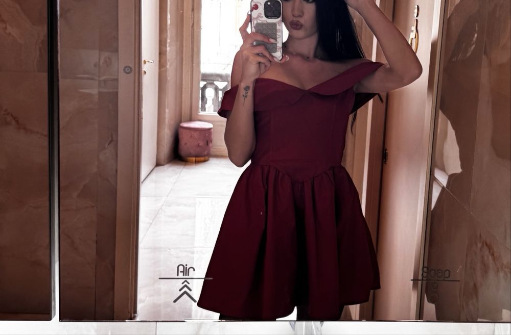 Червена дамска рокля