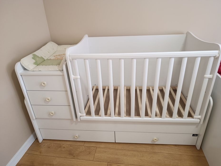 Дървена бебешка кошара, трансформираща се.