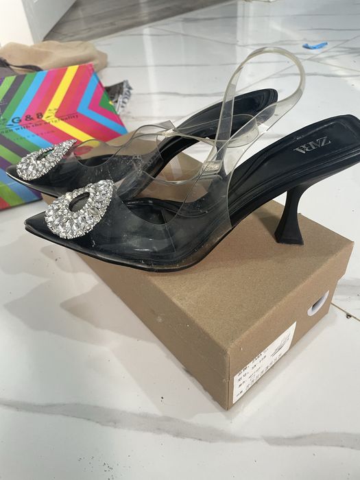 Продам босоножки замшевые