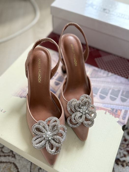 Продам туфельки со стразами