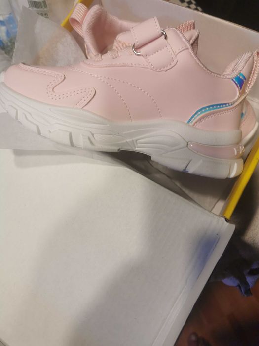 adidasi fetite ,marimea 32,culoare roz,noi in ambalajul original