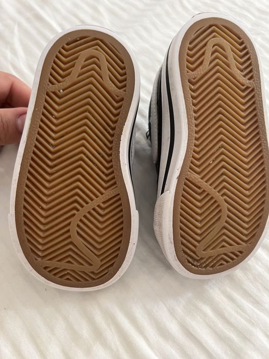 Adidași Nike 21