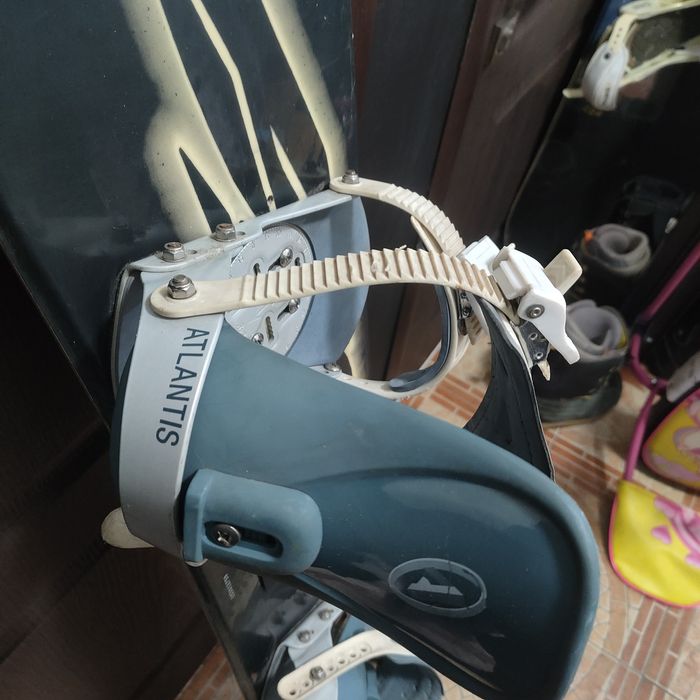 Сноуборд с креплениеми