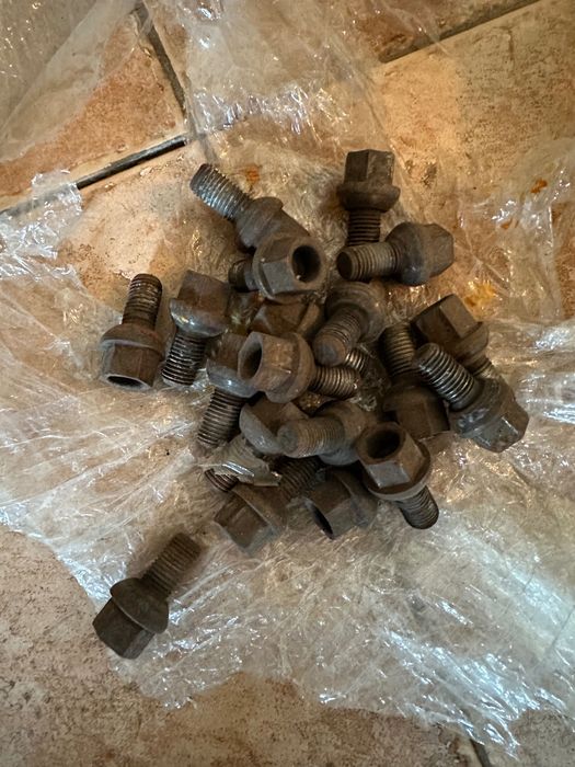 Mercedes - Зимни Джанти с гуми 15’ с къси болтове + тазове