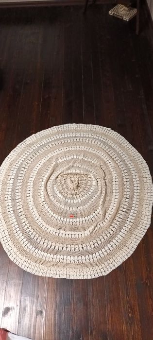 Ръчно плетени покривки и карета на една кука