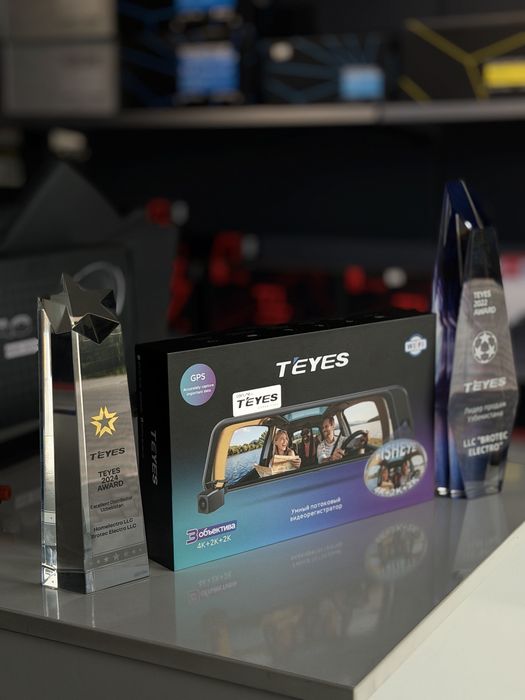 Q10 registrator Teyes 3х камерный перед зад салон