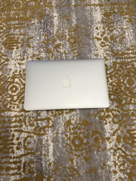 Vând MacBook Air Apple